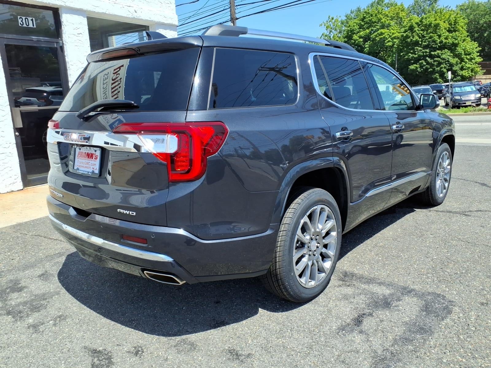 2023 GMC Acadia Denali