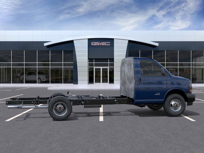 2025 GMC Savana Cutaway 3500 1WT